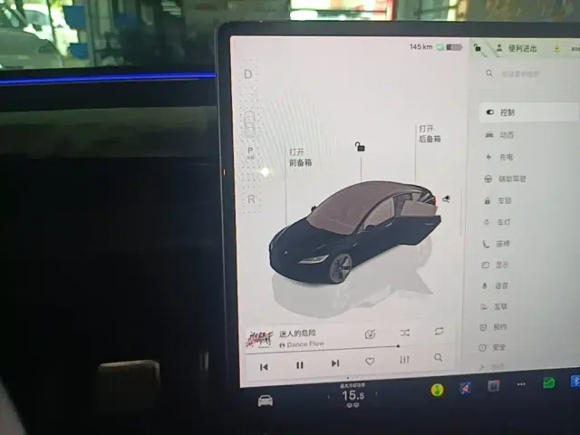 Tesla Model 3 — Фото автомобиля 13