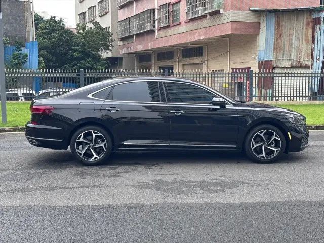 Volkswagen Passat — Фото автомобиля 13
