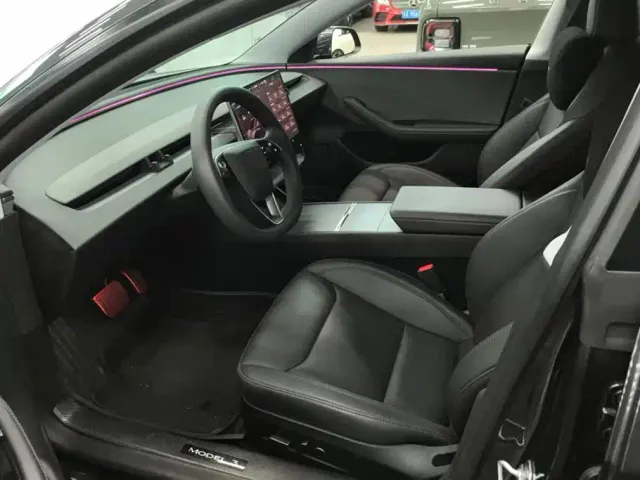 Tesla Model 3 — Фото автомобиля 9