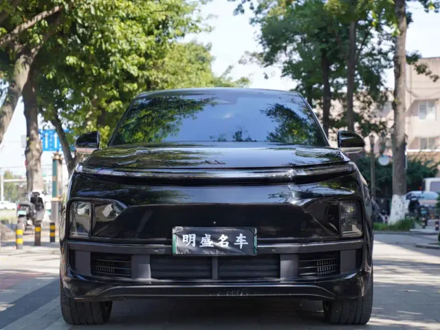 Li Auto L8 — Фото автомобиля 2