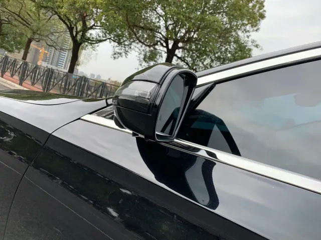 Mercedes-Benz E-Class — Фото автомобиля 9