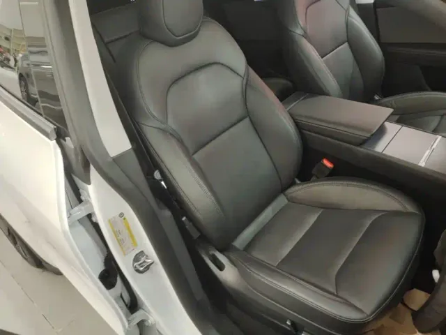 Tesla Model Y — Фото автомобиля 24
