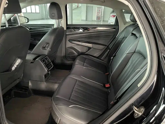 Volkswagen Passat — Фото автомобиля 9