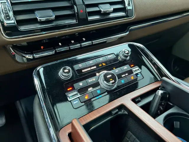Lincoln Navigator — Фото автомобиля 4