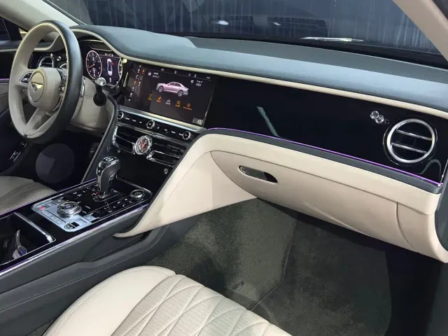 Bentley Flying Spur — Фото автомобиля 12
