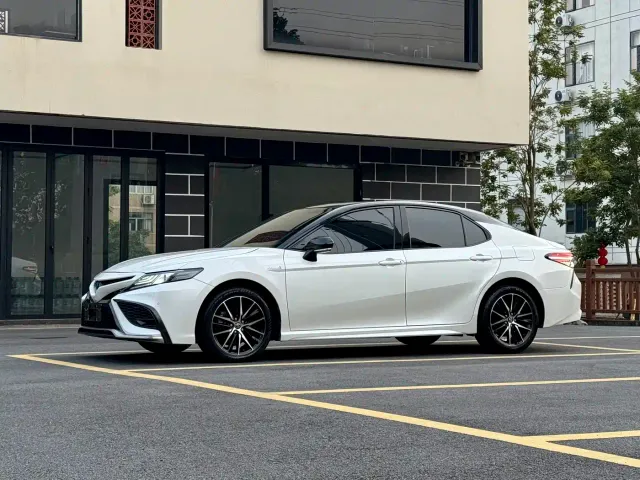 Toyota Camry — Фото автомобиля 2