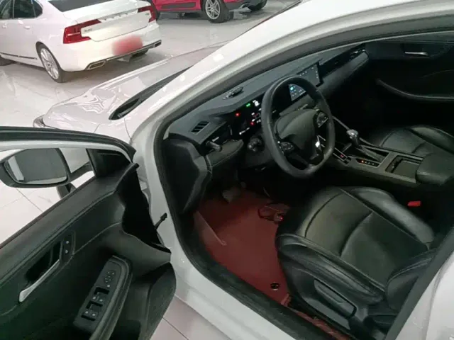 Roewe i5 — Фото автомобиля 15