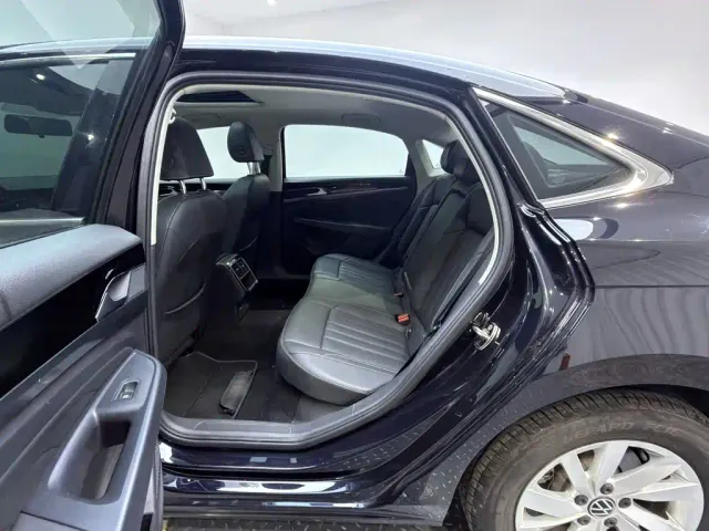 Volkswagen Passat — Фото автомобиля 13