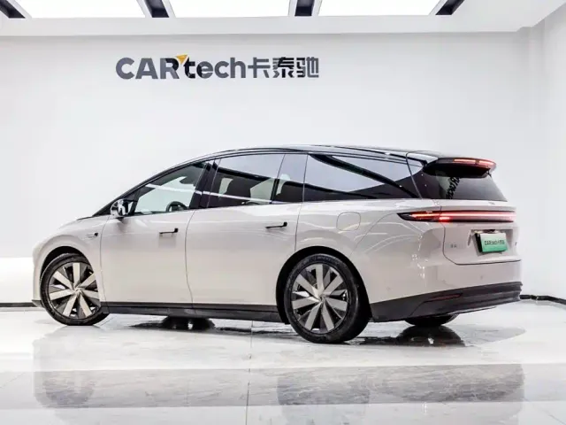 Li Auto i8 — Фото автомобиля 5