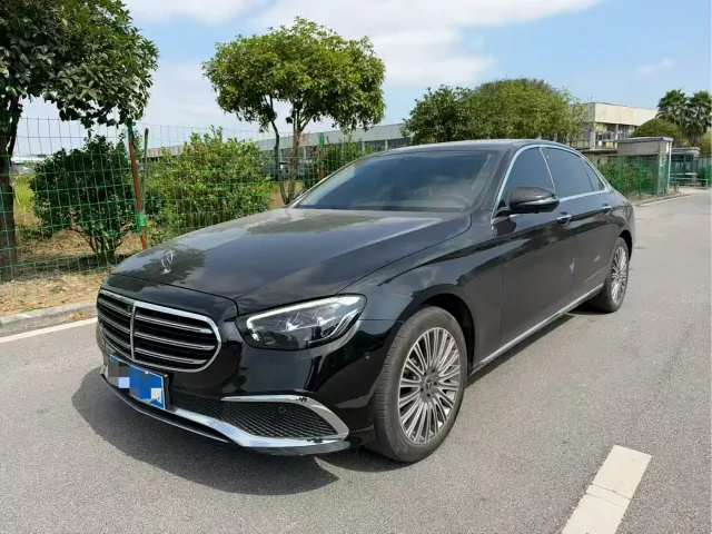 Фотография автомобиля — Mercedes-Benz E-Class