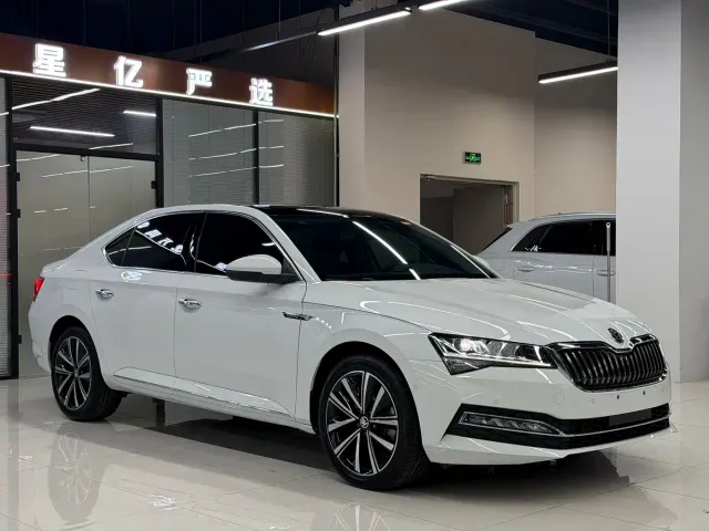 Skoda Superb — Фото автомобиля 3