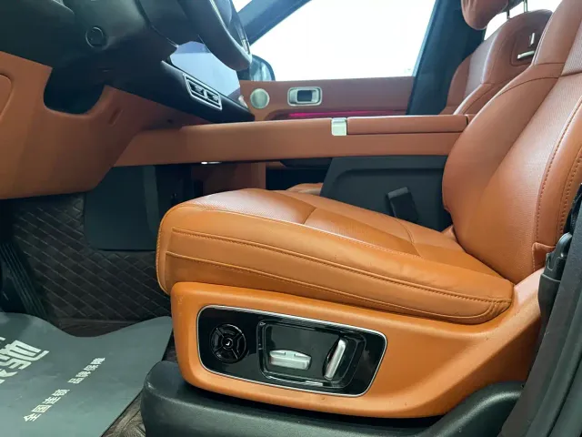 Li Auto L8 — Фото автомобиля 14