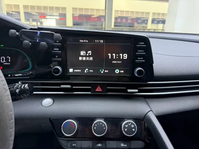 Hyundai Elantra — Фото автомобиля 6