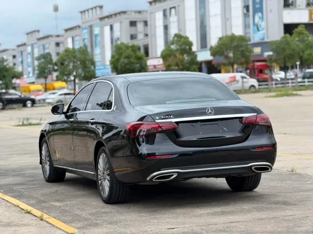 Mercedes-Benz E-Class — Фото автомобиля 11