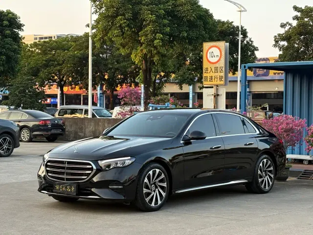 Фотография автомобиля — Mercedes-Benz E-Class