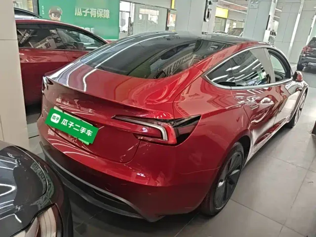 Tesla Model 3 — Фото автомобиля 6