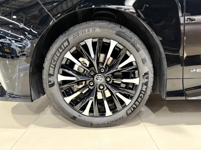 Toyota Alphard — Фото автомобиля 28