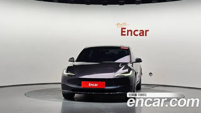 Tesla Model 3 — Фото автомобиля 3