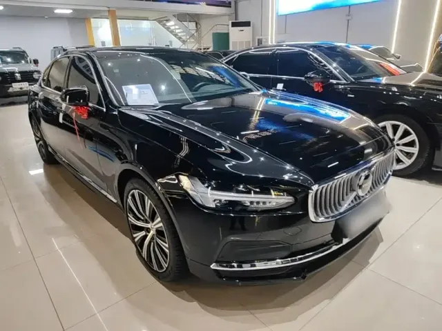 Volvo S90 — Фото автомобиля 3