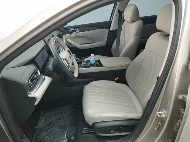 Geely Galaxy Stellar 6 — Фото автомобиля 14