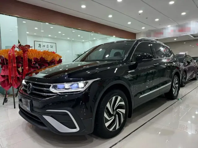 Фотография автомобиля — Volkswagen Tiguan L