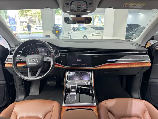 Audi Q8 — Фото автомобиля 11