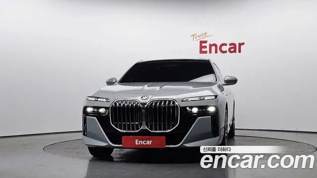 BMW 7-Series 7 серия (G70) 740i sDrive M Sport — Фото автомобиля 3