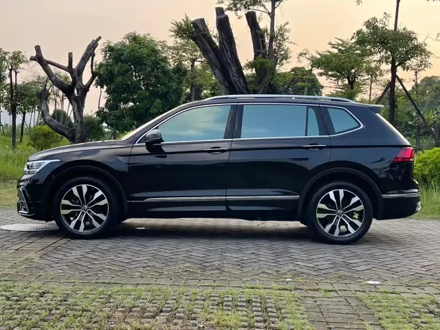 Volkswagen Tiguan L — Фото автомобиля 8