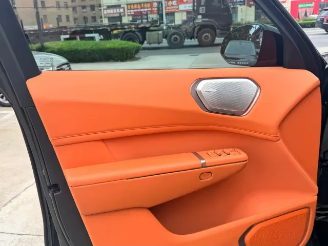 Lynk & Co 900 — Фото автомобиля 6