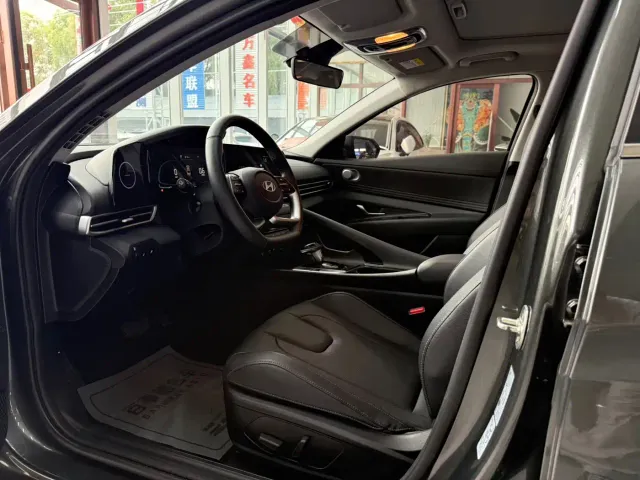 Hyundai Elantra — Фото автомобиля 4