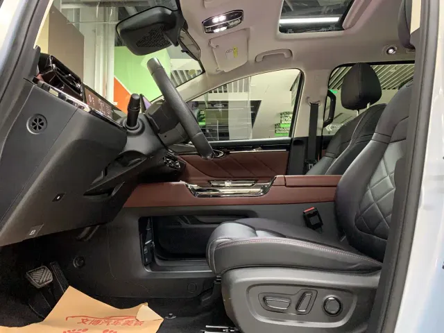GAC Trumpchi E8 — Фото автомобиля 8