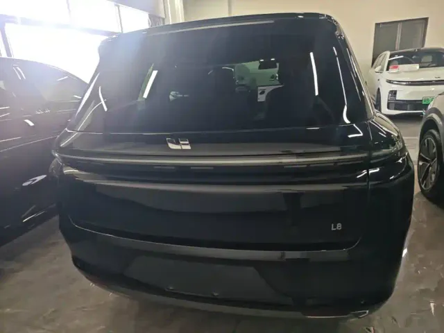 Li Auto L8 — Фото автомобиля 5