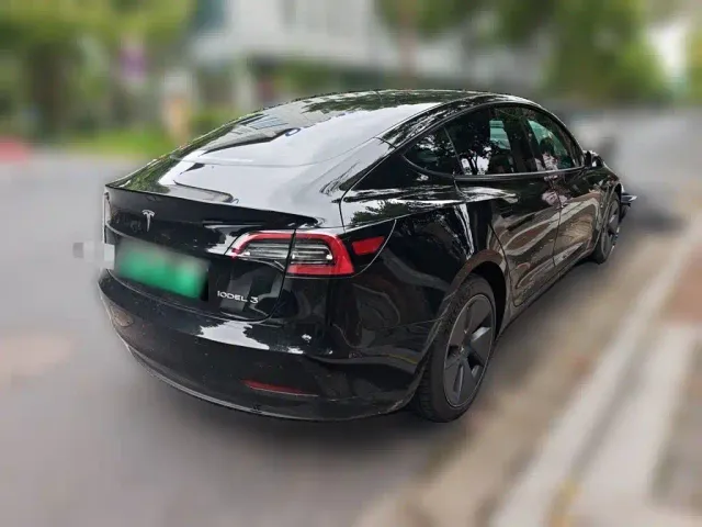 Tesla Model 3 — Фото автомобиля 6