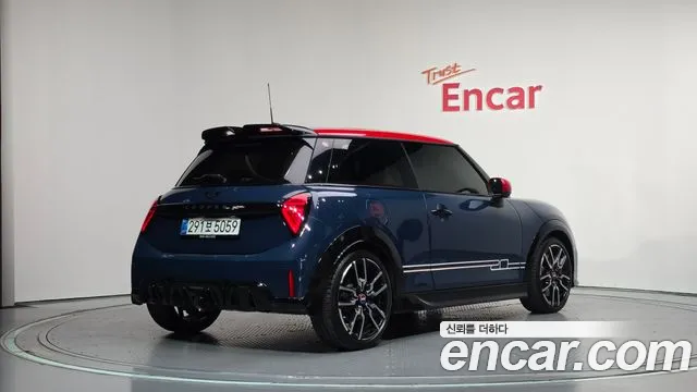 MINI Cooper Generation 4 — Фото автомобиля 2