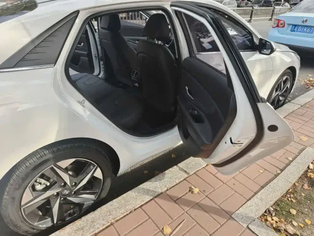 Hyundai Elantra — Фото автомобиля 11