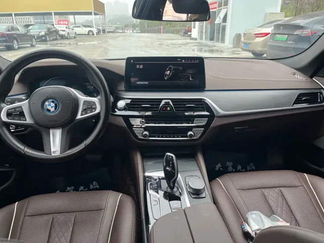 BMW 5 Series — Фото автомобиля 14
