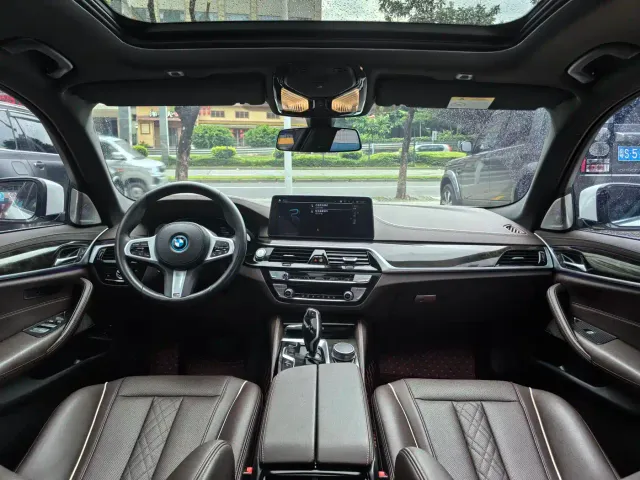 BMW 5 Series — Фото автомобиля 8