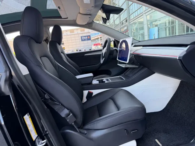 Tesla Model Y — Фото автомобиля 19