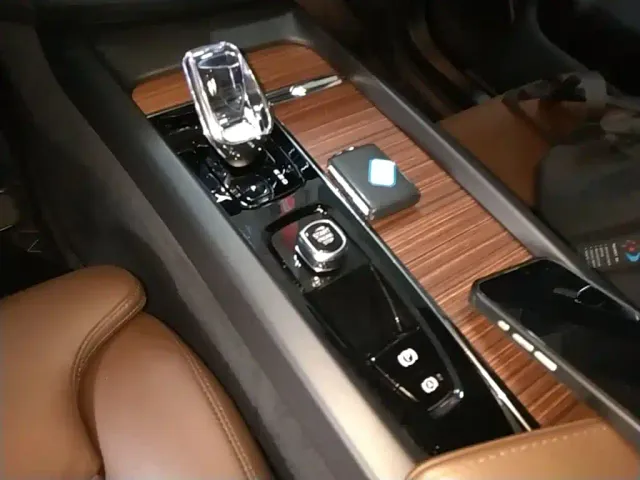 Volvo XC60 — Фото автомобиля 13