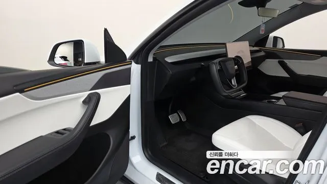 Tesla Model Y — Фото автомобиля 15
