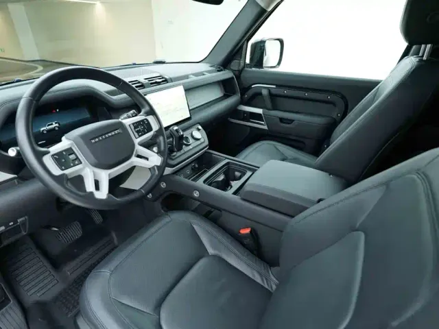 Land Rover Defender — Фото автомобиля 9