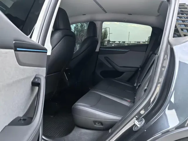 Tesla Model Y — Фото автомобиля 6