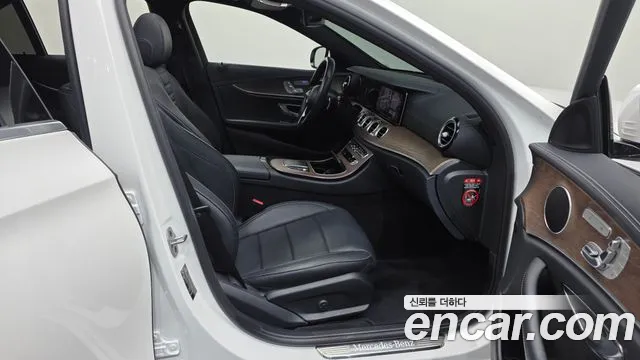 Mercedes-Benz E-Class — Фото автомобиля 11