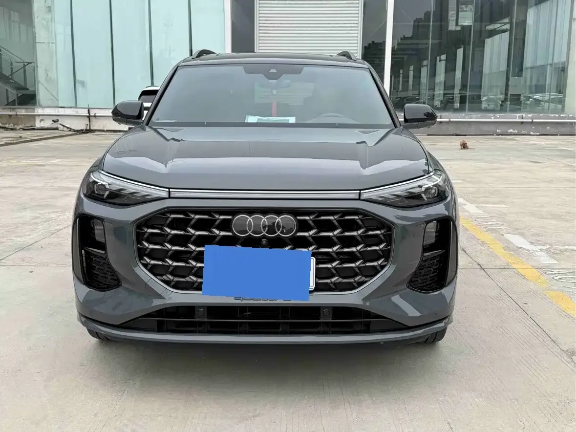 Audi Audi Q6 2024 45 TFSI quattro Shadow Warrior Edition 7-seater — Фото автомобиля 2