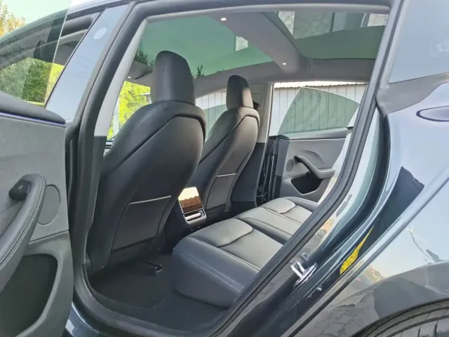 Tesla Model 3 — Фото автомобиля 11