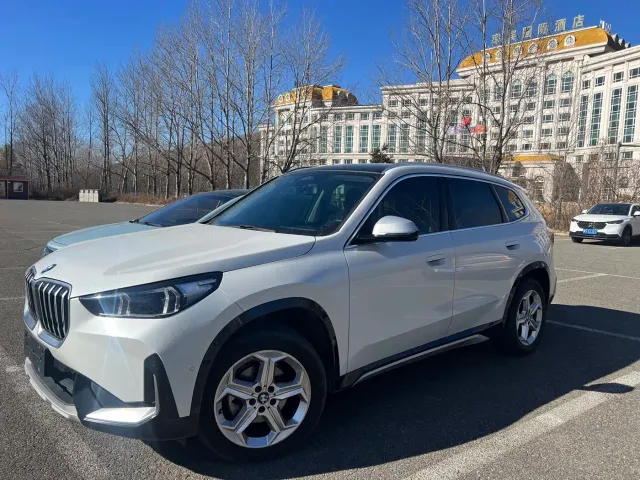 Фотография автомобиля — BMW X1