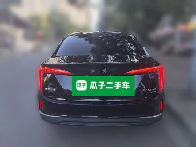 Hongqi E-QM5 — Фото автомобиля 3