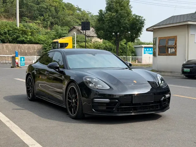 Porsche Panamera — Фото автомобиля 3