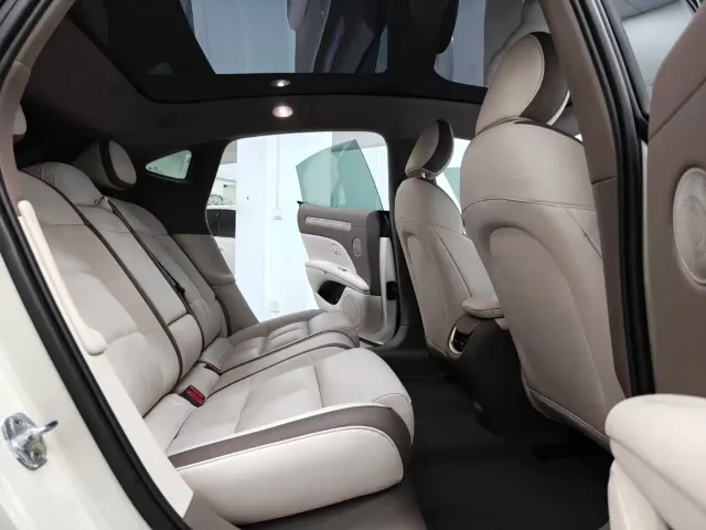 IM Motors L6 — Фото автомобиля 8