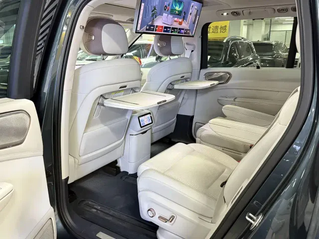 Lynk & Co 900 — Фото автомобиля 9